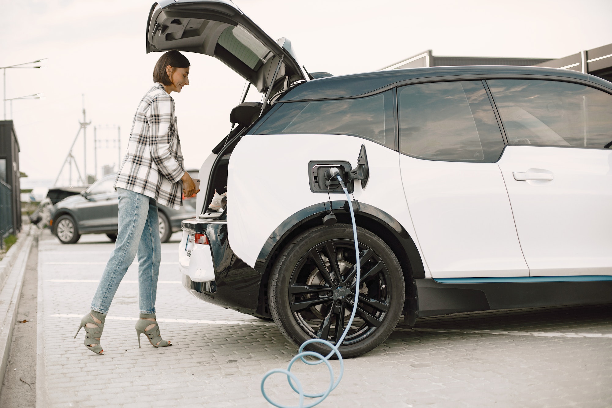 How to Convince Your Homeowners' Association to Install EV Charging